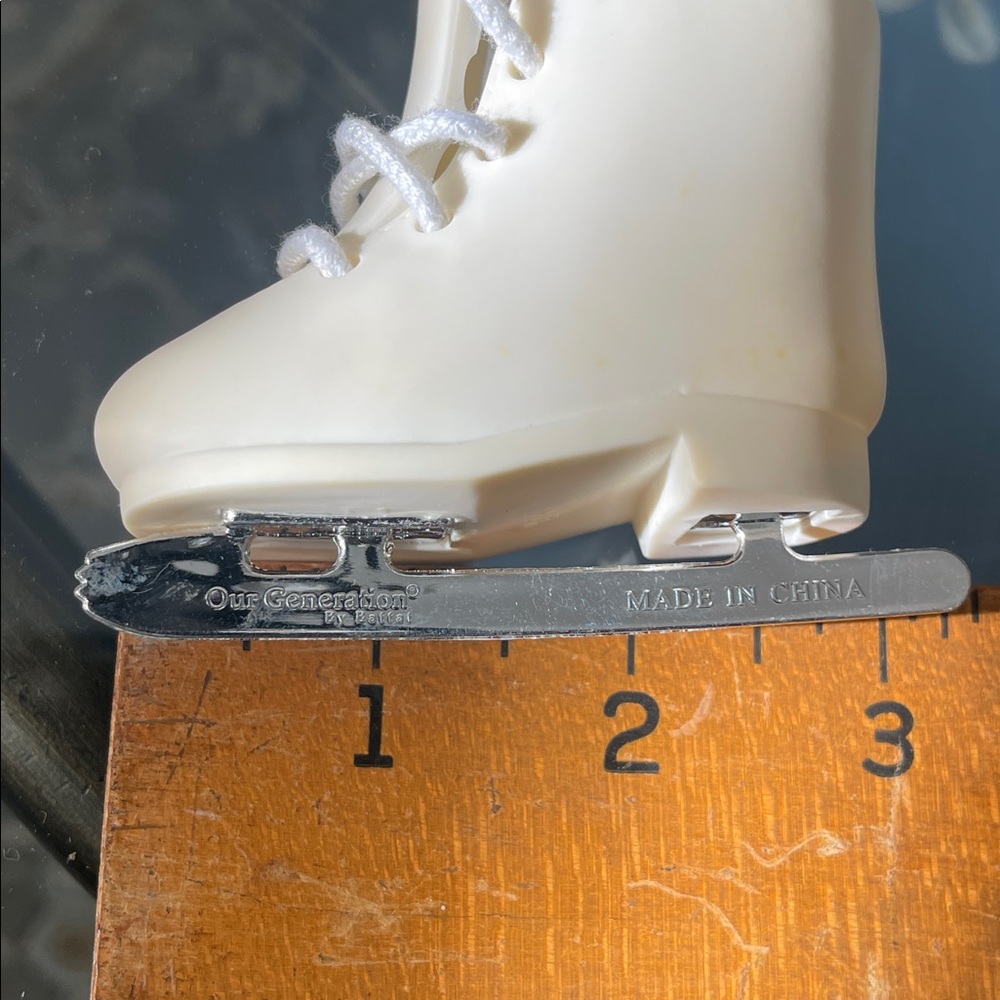 OUR GENERATION Doll Ice Skating Outfit with Skates - Picture 5 of 5